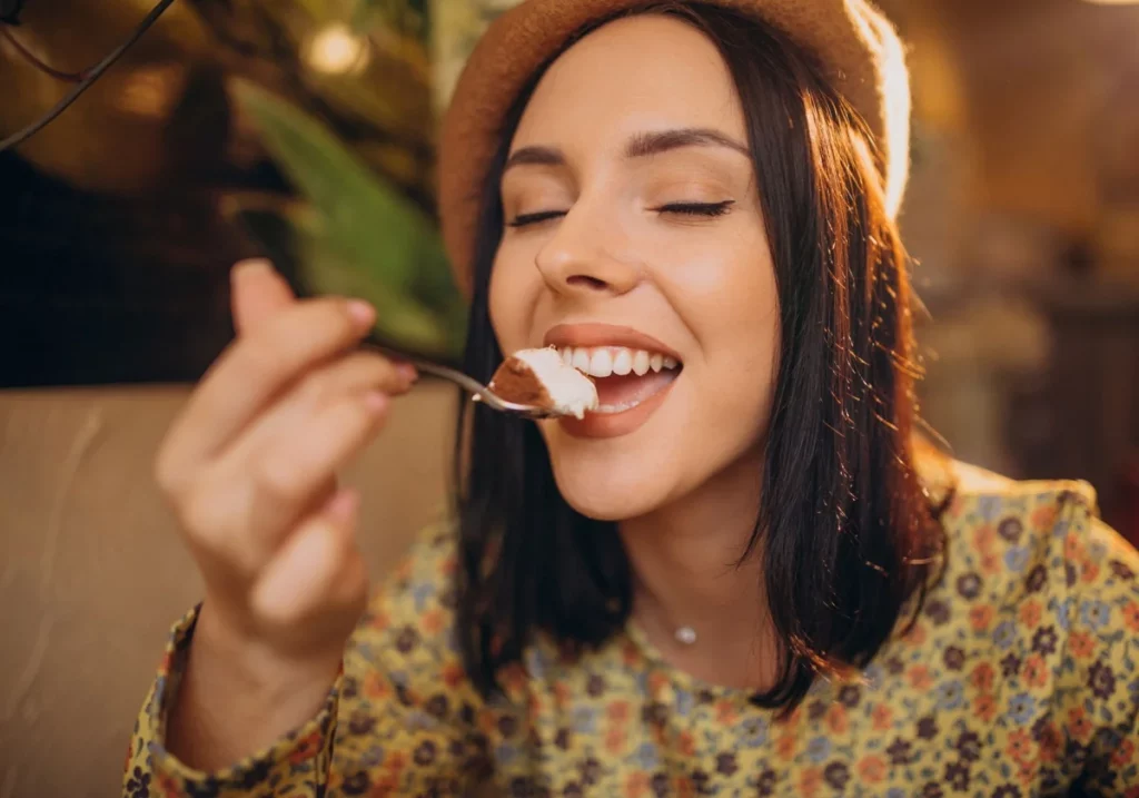 Por qué se siente antojo de comer dulces a todas horas